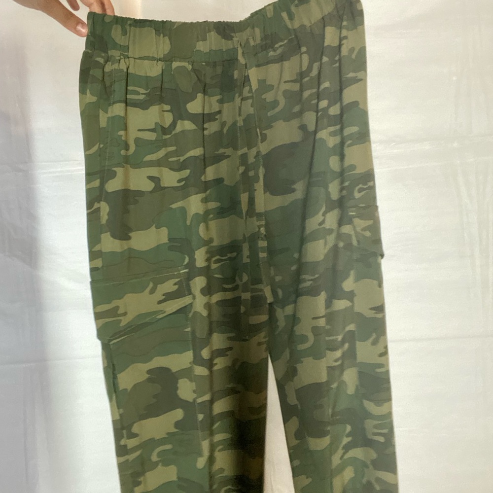 CAMOUFLAGE PANTS🫡NEVER WORN